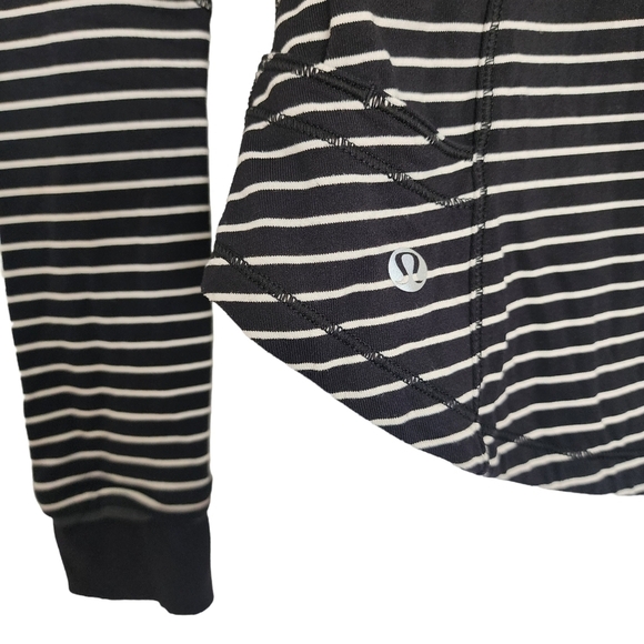 Lululemon Base Runner 1/2 Zip Parallel Stripe Black White / Black Pullover 4. - Picture 9 of 13